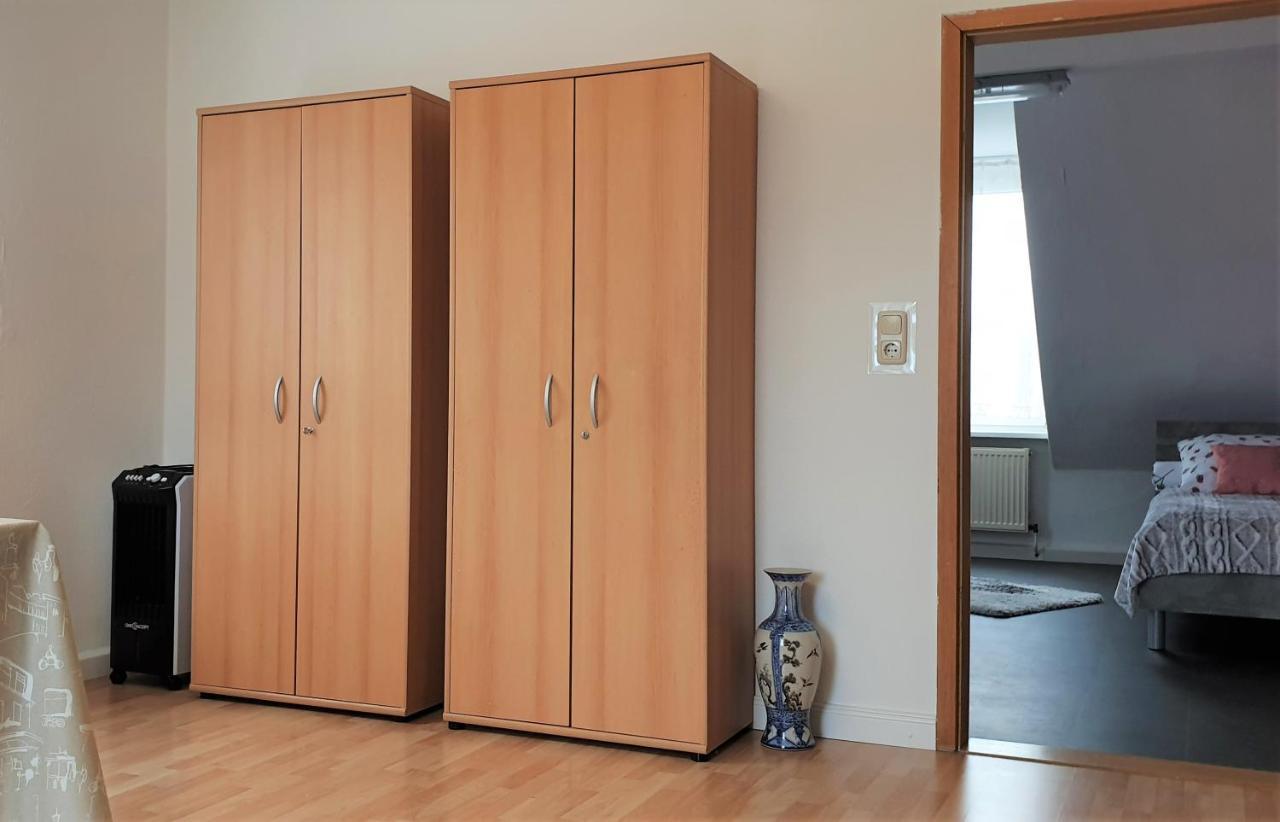 Apartment Bayreuth, Grosse Ferienwohnung Im Haus Mit Kunst, 3 Schlafzimmer, Kueche, Parkplatz Bagian luar foto