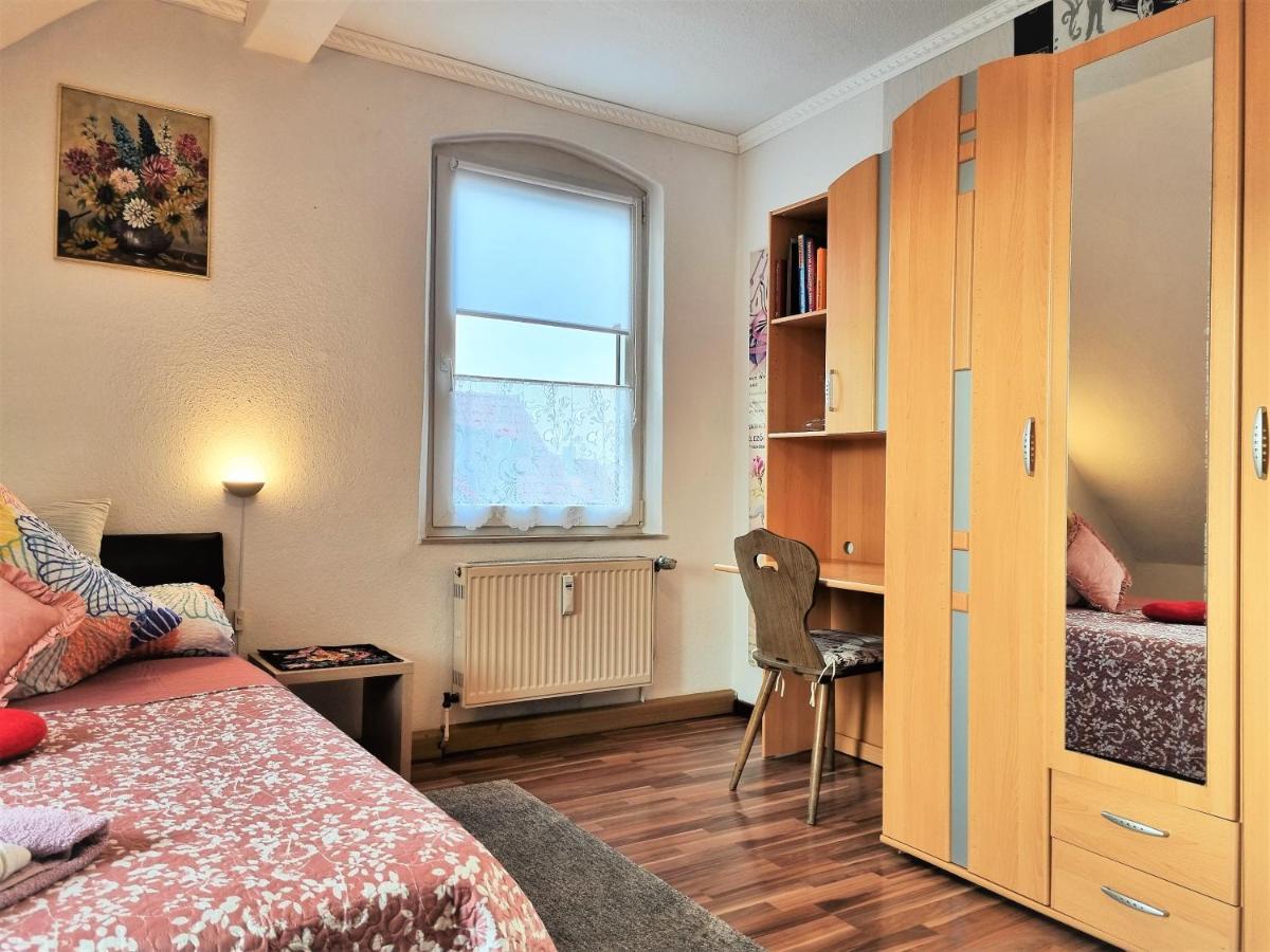 Apartment Bayreuth, Grosse Ferienwohnung Im Haus Mit Kunst, 3 Schlafzimmer, Kueche, Parkplatz Bagian luar foto
