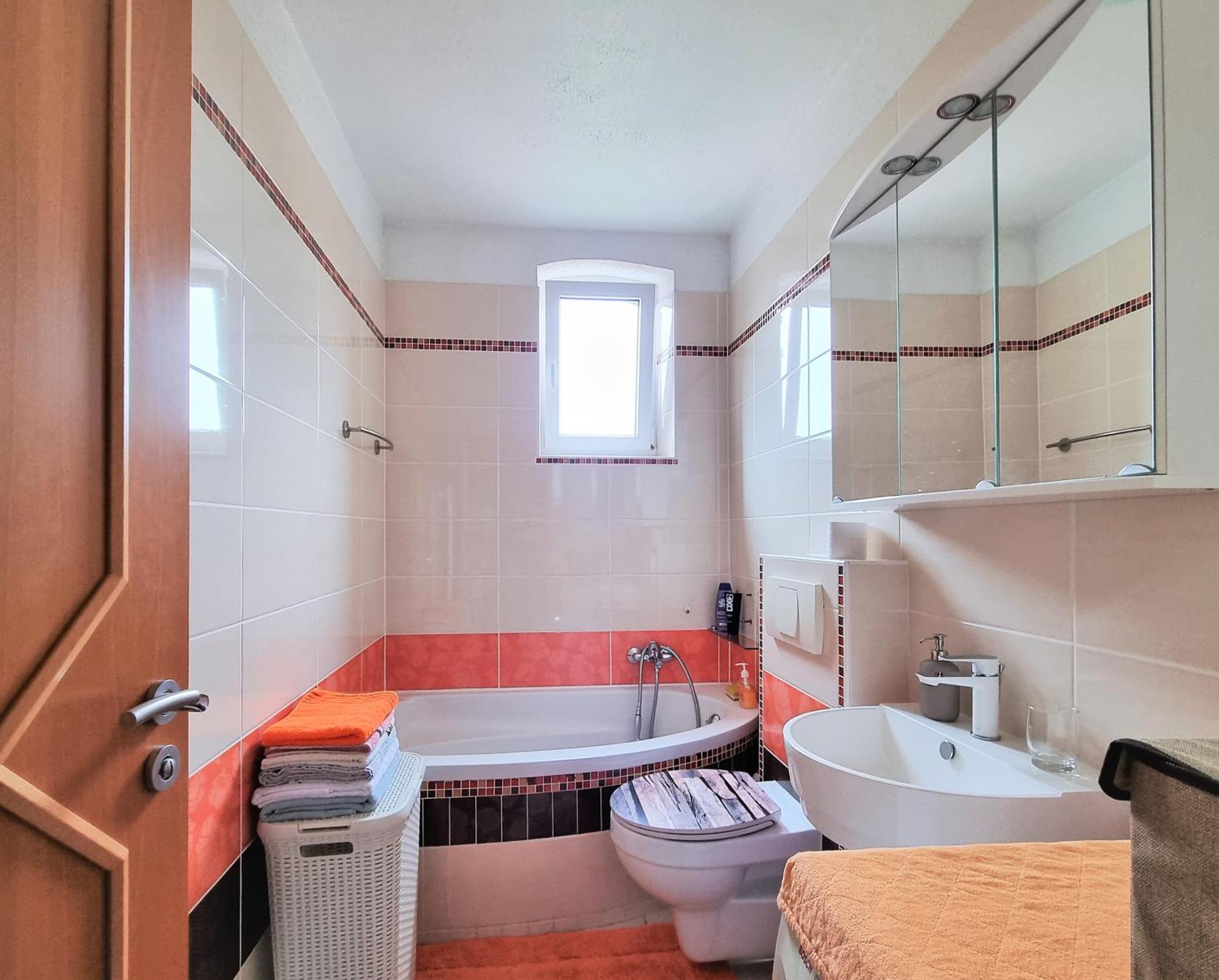 Apartment Bayreuth, Grosse Ferienwohnung Im Haus Mit Kunst, 3 Schlafzimmer, Kueche, Parkplatz Bagian luar foto